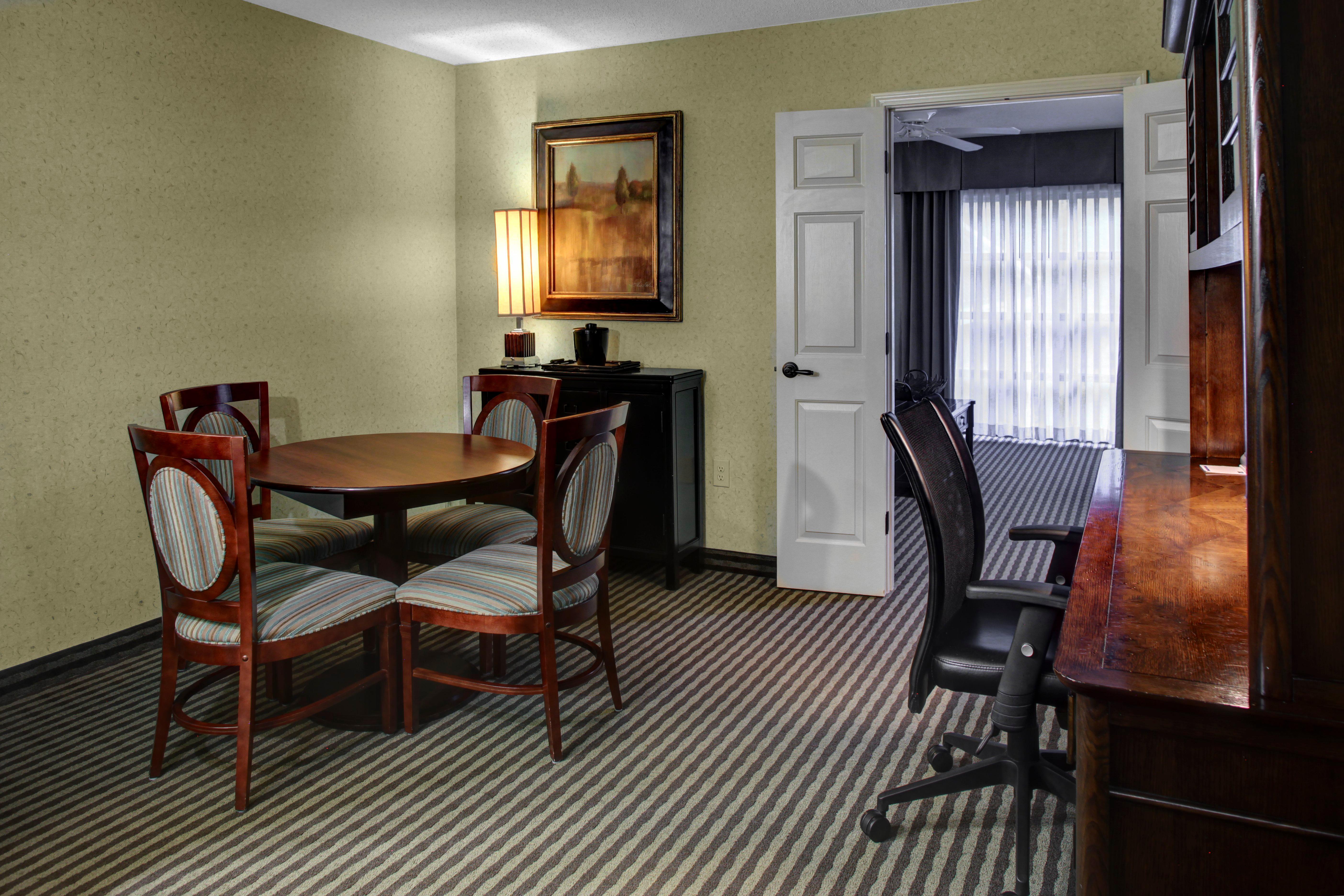 Holiday Inn Express Hotel & Suites Atlanta Buckhead By Ihg Dış mekan fotoğraf