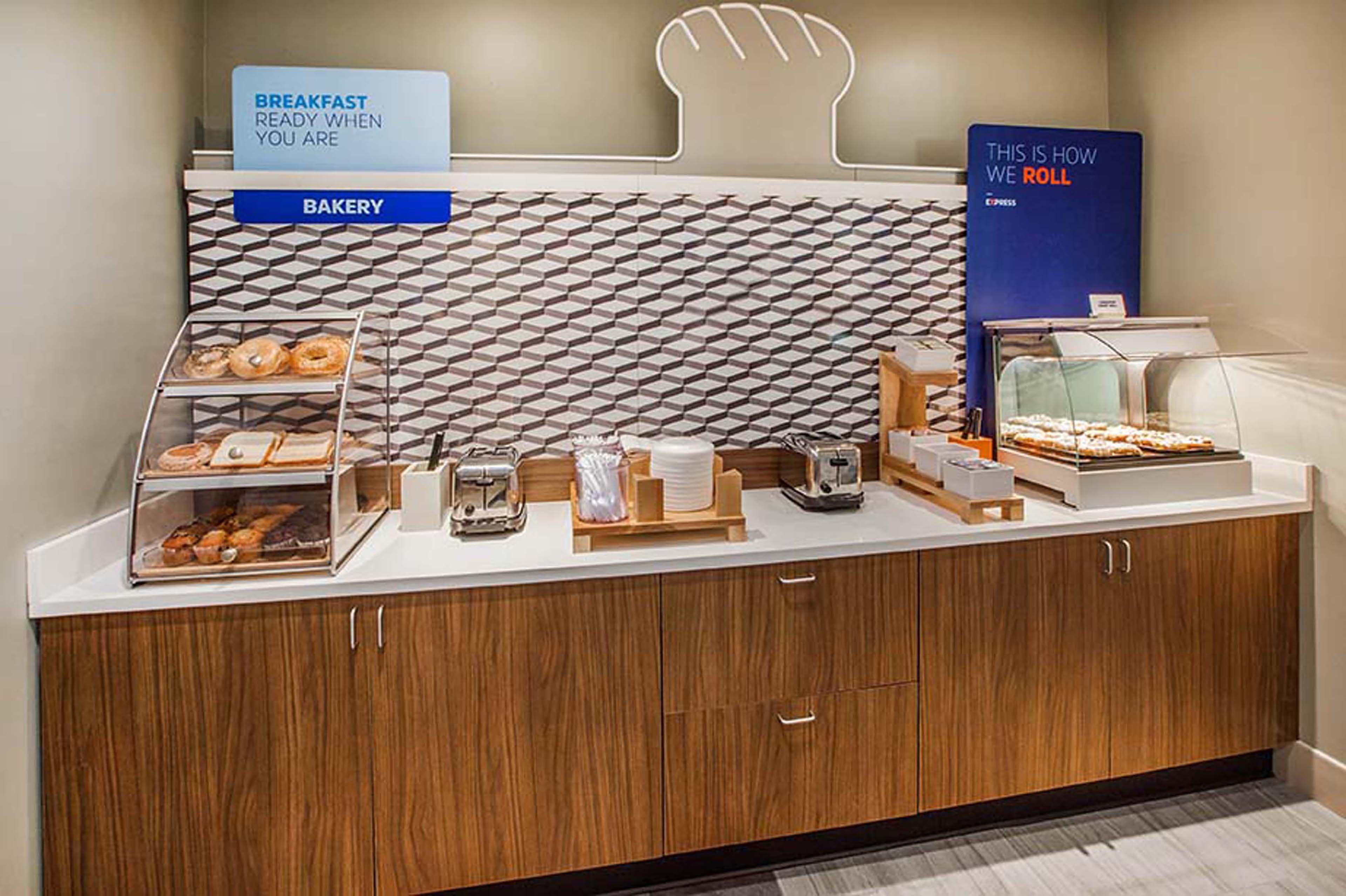 Holiday Inn Express Hotel & Suites Atlanta Buckhead By Ihg Dış mekan fotoğraf